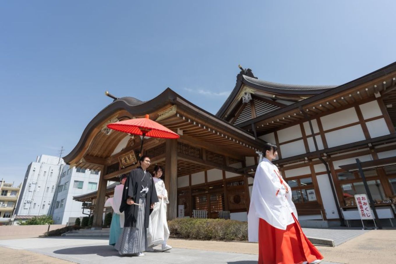 本殿まで「参進の儀」と呼ばれる、花嫁行列で入殿です。